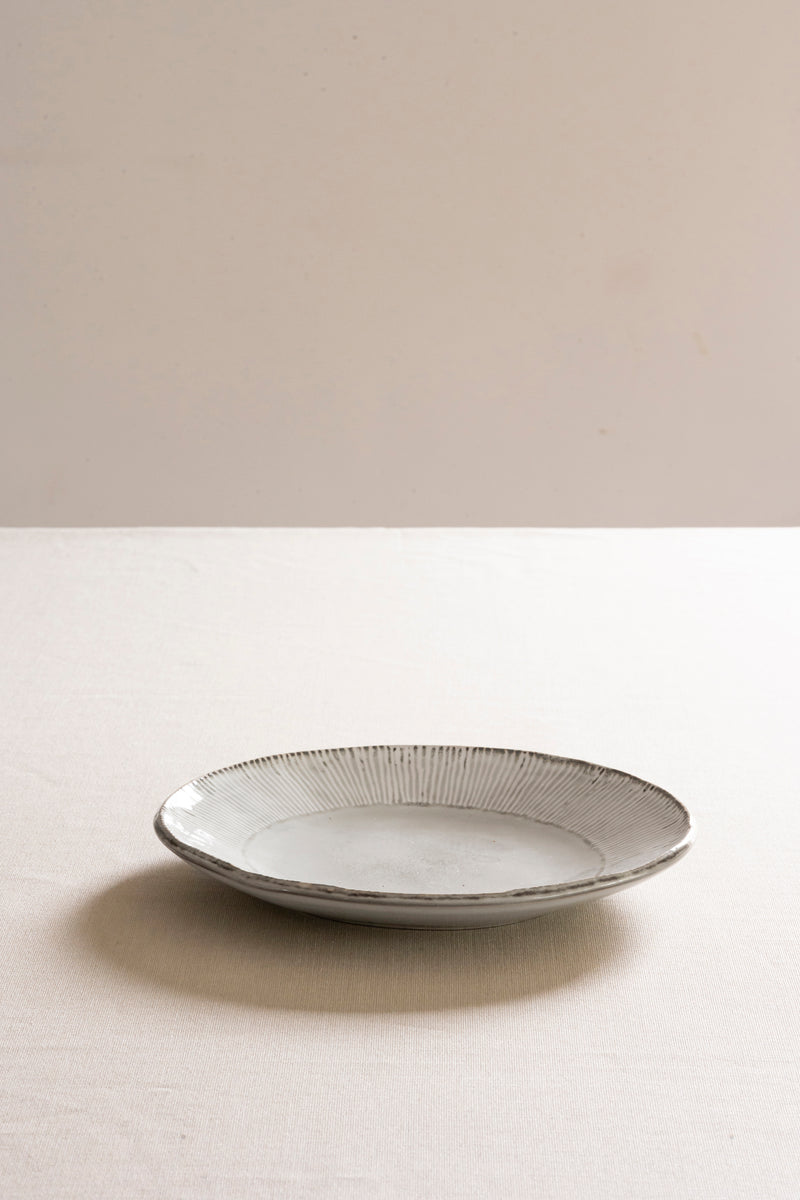 Organic plate light grey, Ø 21.5 cm – Dutch Rose Amsterdam