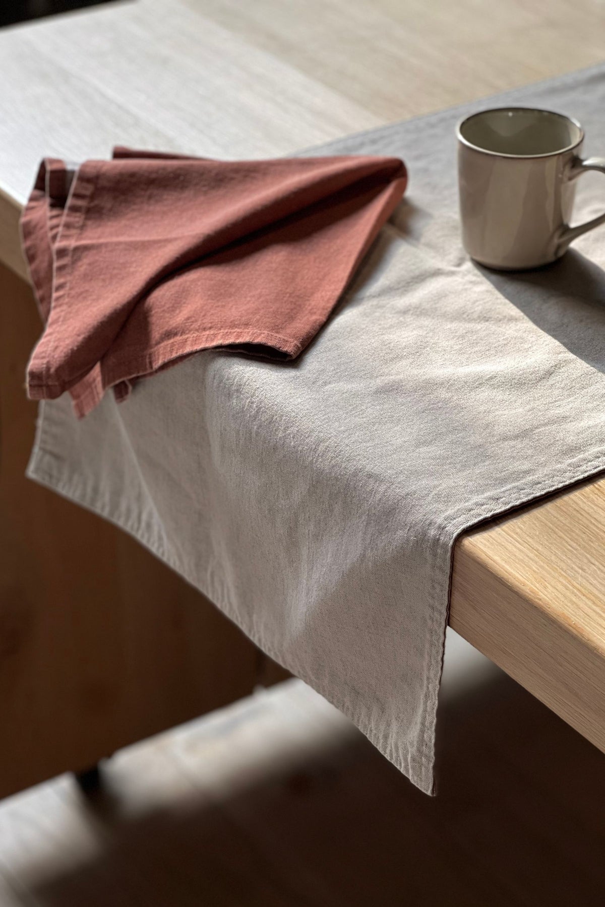 Beidseitiger Tischläufer aus Leinen beige/terra