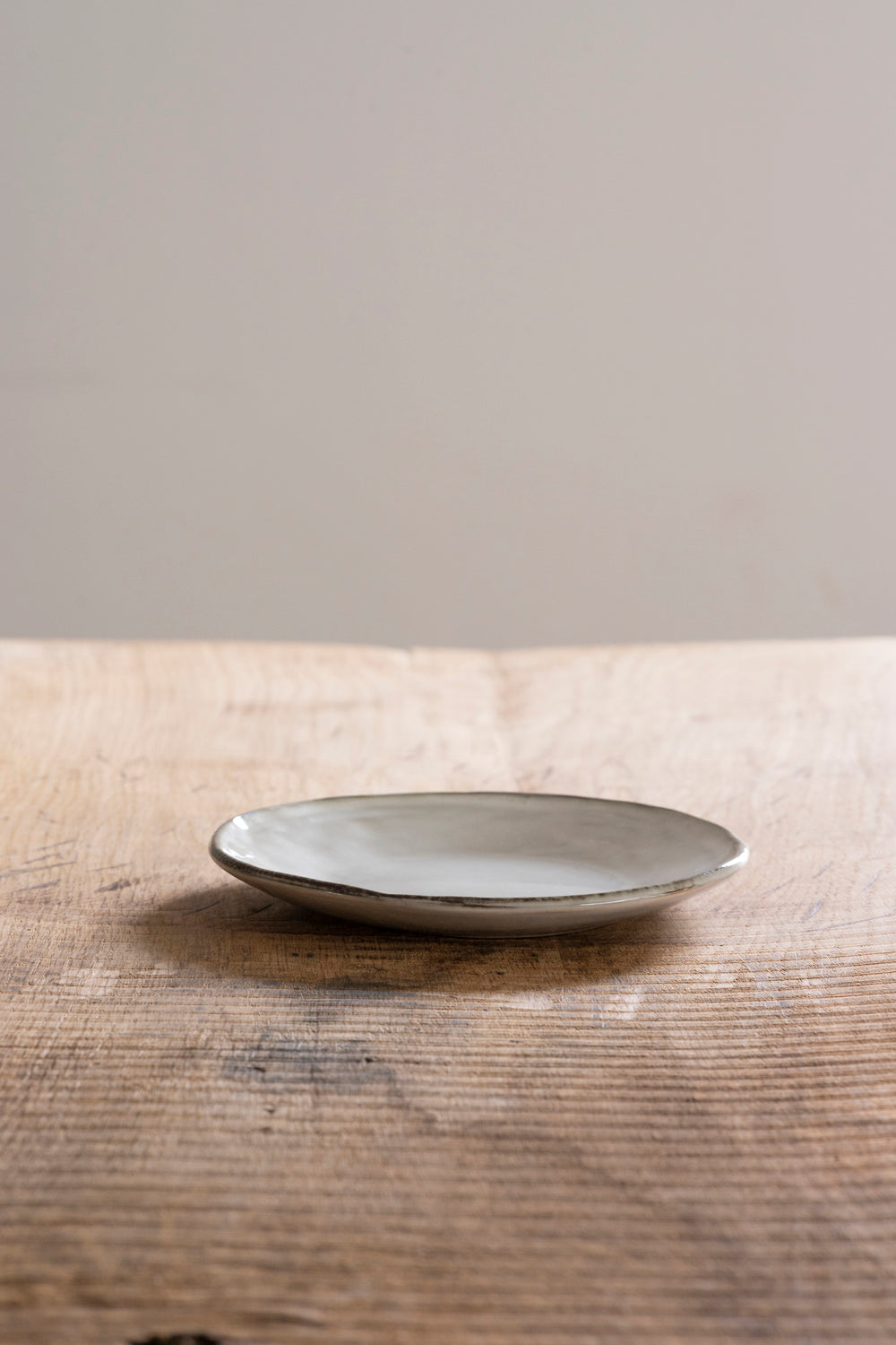 Organic plate light grey, Ø 17 cm