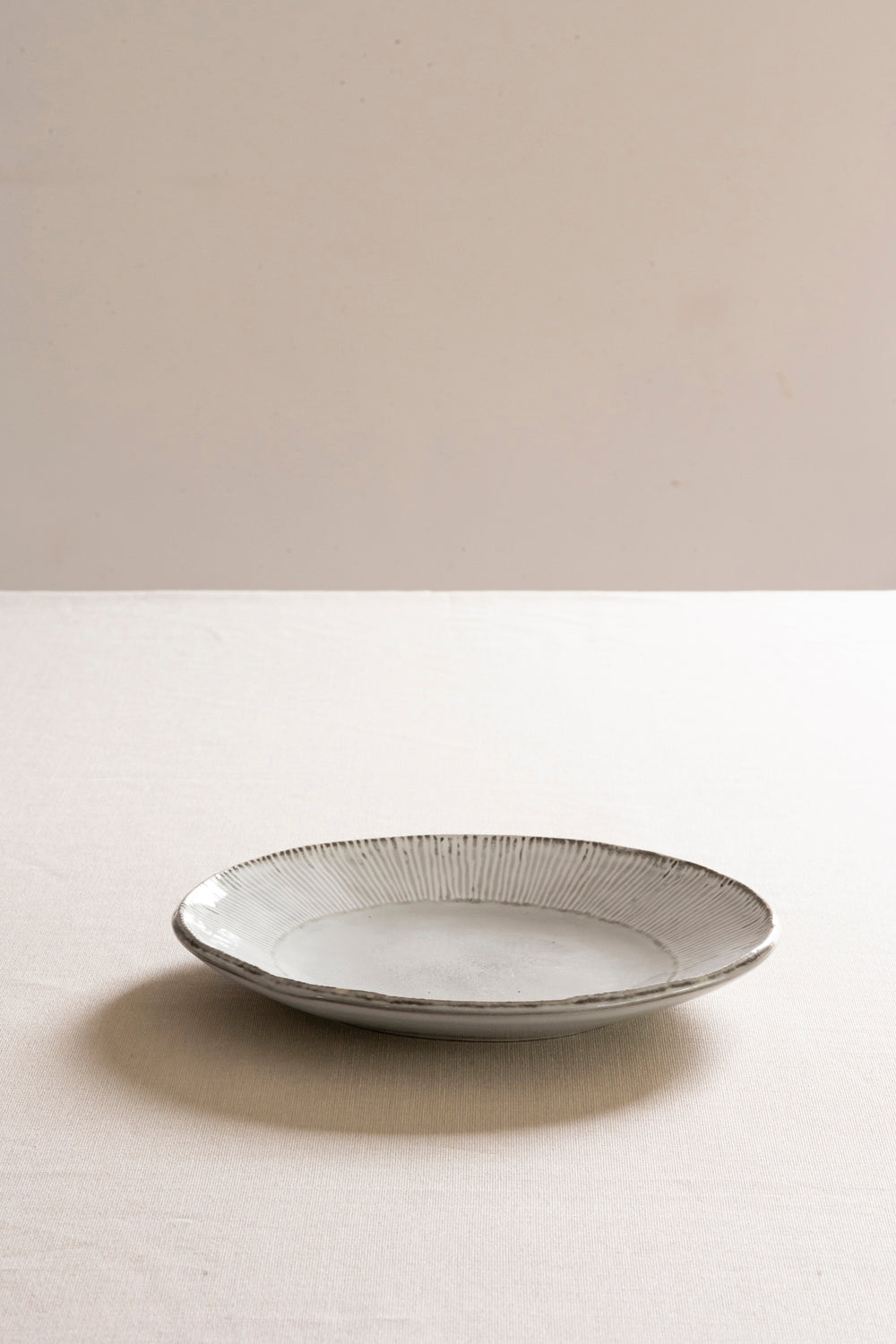 Organic plate light grey, Ø 21.5 cm